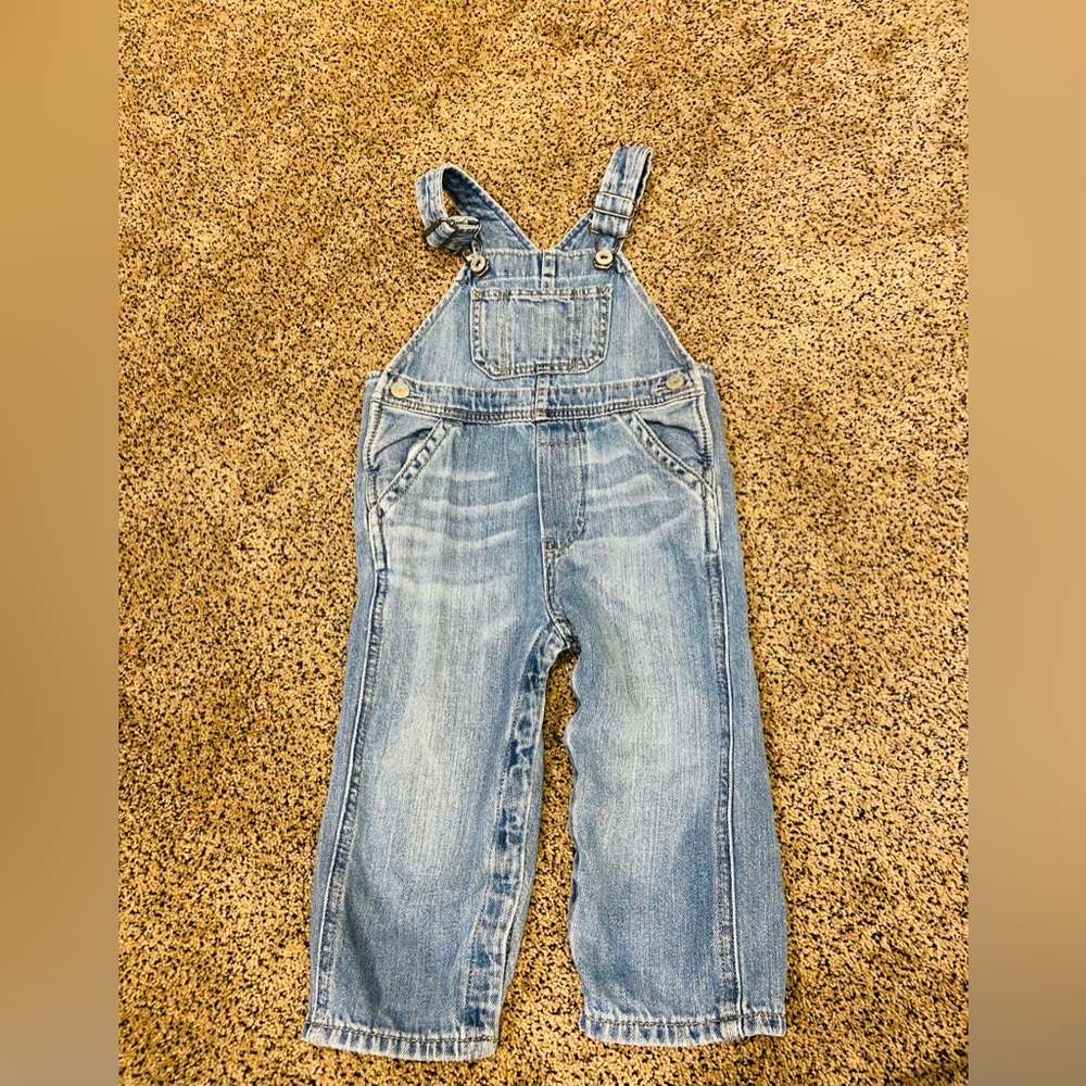 Gap Denim overalls excellent condition used maybe 3 times size 18 to 24 months.
